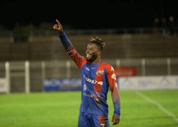 football n2 journee 8 bourges 18 angouleme 4977303