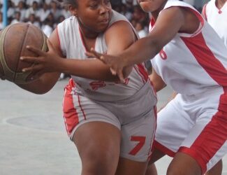 Annael JulienISC et Datis Ruth AltamarLycee MJ en cadette filles