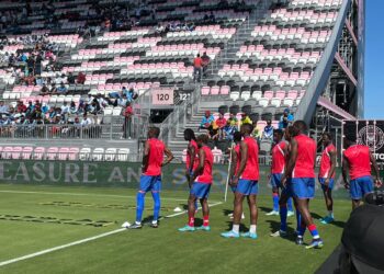 GUATEMALA – HAÏTI : LE ONZE DE DÉPART DES GRENADIERS