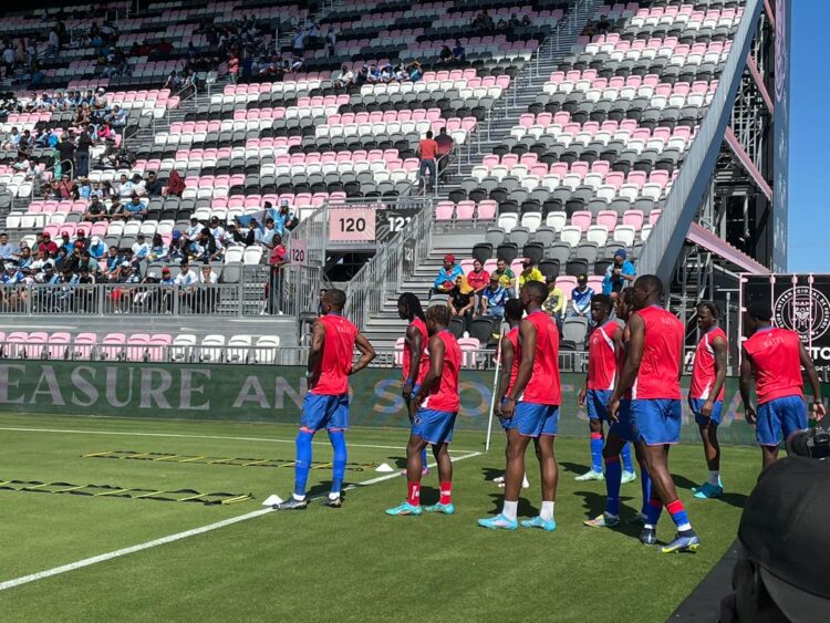 GUATEMALA – HAÏTI : LE ONZE DE DÉPART DES GRENADIERS