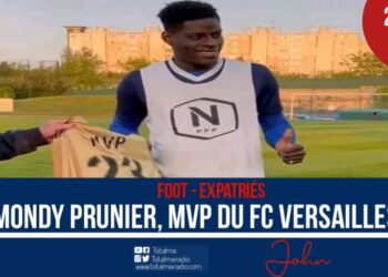 FOOT-EXPATRIÉS : PION IMPORTANT DU FC VERSAILLES, MONDY PRUNIER ÉLU MEILLEUR JOUEUR DE SON CLUB