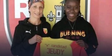 FOOT- EXPATRIÉES : SHERLY JEUDI, BUTEUSE AVEC LE RC LENS EN AMICAL