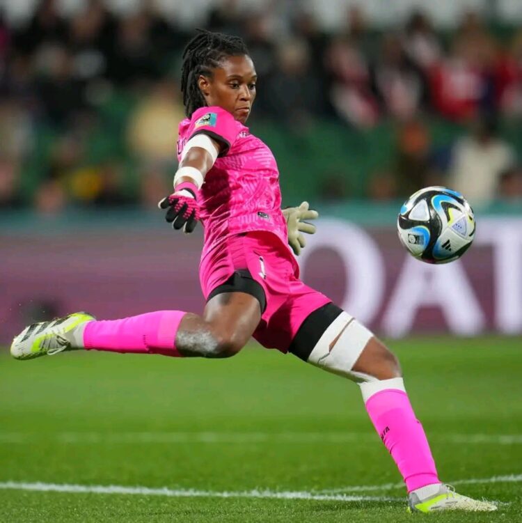 Foot-Expatriées : Kerly Theus a déménagé au Miami Athletic Club